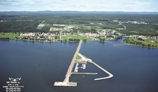 Vue aérienne de la localité et de la Marina de Portneuf